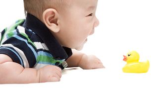 Tips Mainan Bayi Usia 6 Bulan