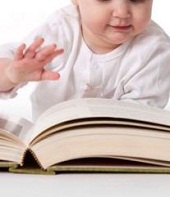 Stimulasi Kemampuan Bayi dengan Membaca Buku