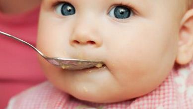 5 Tips Mengenalkan Finger Food Untuk Bayi
