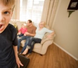 Perilaku Orang Tua yang Berbahaya Terhadap Perkembangan Anak