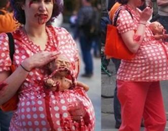 4 Baju Unik Yang Dikenakan Para Ibu Hamil Benar Mengerikan