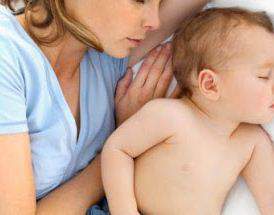 7 Tips Aman Tidur Satu Ranjang Dengan Bayi