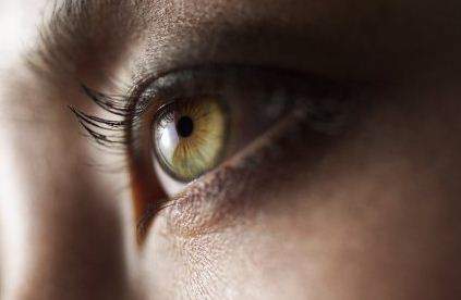 Mencegah Retina Mata Robek Saat Persalinan