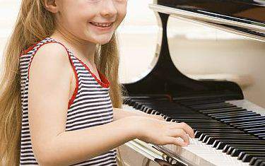 Mengajarkan Piano Pada Anak Sejak Dini, Cerdaskan Otaknya Saat Dewasa