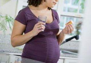 Perlukah Ibu Hamil Minum Vitamin dan Suplemen?