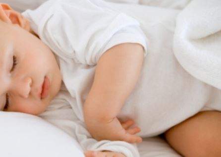 Mengapa Bayi Sering Tidur Gelisah?