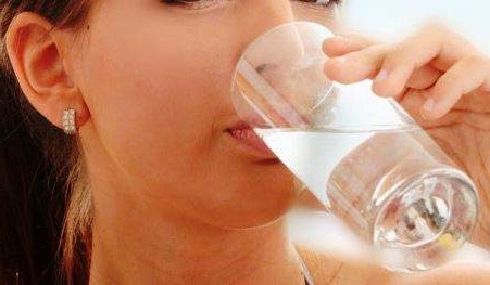 Jangan Salah, Meski Sehat, Terlalu Banyak Minum Air Ternyata Berbahaya