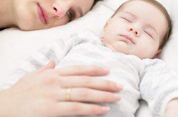 Kewalahan Dengan Bayi yang Kerap Begadang? Berikut Tips Mengatasinya