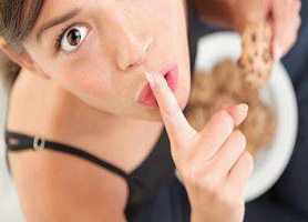 Kebiasaan Buruk yang Sebaiknya Tidak Dilakukan Sewaktu Makan