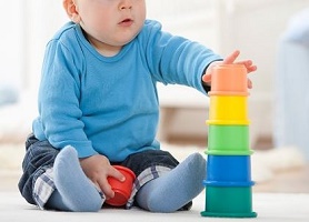 4 Cara Mengajak Bayi Bermain dan Memberikan Stimulasi