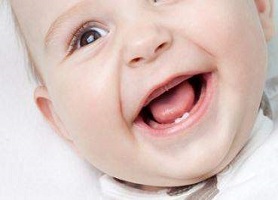 Normalkah Jika Bayi Baru Lahir Sudah Tumbuh Gigi?